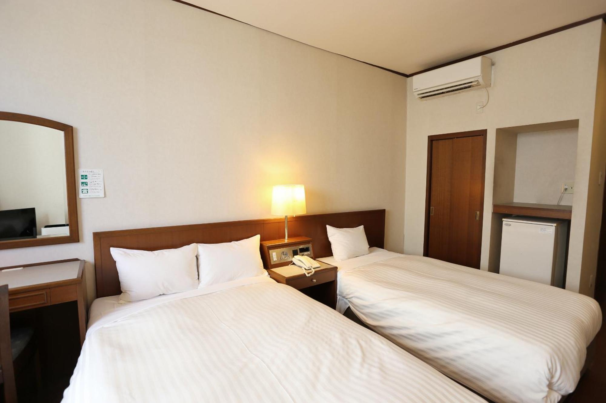 Hotel Castle Inn Suzuka Bagian luar foto